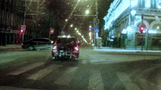 В Саратове сотрудники ГИБДД ищут автохама с пассажирами в багажнике