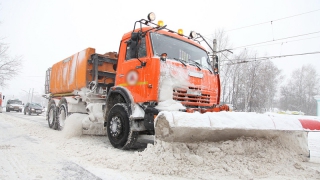 В Саратове на уборку снега отправили 134 единицы техники