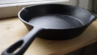 Мужчина сковородой забил насмерть брата Мужчина сковородой забил насмерть брата