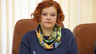 Вернувшаяся во власть Юлия Ерофеева зачитала депутатам доклад Вернувшаяся во власть Юлия Ерофеева зачитала депутатам доклад