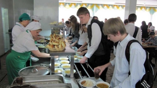 Более 100 школьников в Воскресенском оставили без бесплатного питания Более 100 школьников в Воскресенском оставили без бесплатного питания