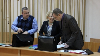 Защитники экс-прокурора Энгельса предложили принести в суд краску и принтер