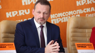 Кричавшую девочку в кабинете стоматологии держали трое взрослых Кричавшую девочку в кабинете стоматологии держали трое взрослых