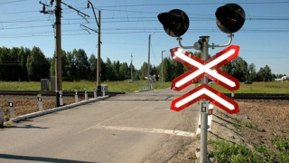 В Заводском районе закрывают железнодорожный переезд В Заводском районе закрывают железнодорожный переезд