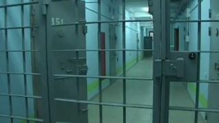 Общественники остались недовольны освещением в камерах изоляторов Общественники остались недовольны освещением в камерах изоляторов