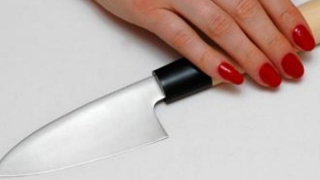 Женщину осудили за удар ножом в спину зятя