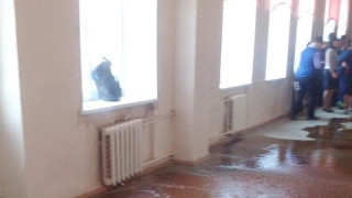 В Саратове школу затопило горячей водой