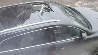 В Балакове упавший парапет повредил элитный внедорожник В Балакове упавший парапет повредил элитный внедорожник