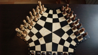 Осужденных учат шахматам Лос-Аламос и Мюнхгаузена