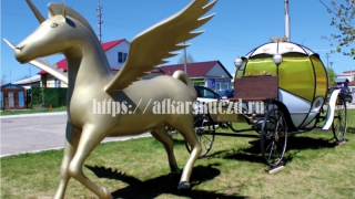 В центре Аткарска установили крылатого коня-единорога