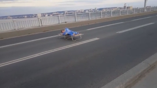 Полиция ищет парня, «спавшего» на раскладушке на мосту Саратов-Энгельс
