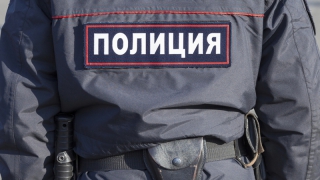 Полицейский ударил автомобилиста дверью машины и разбил телефон Полицейский ударил автомобилиста дверью машины и разбил телефон