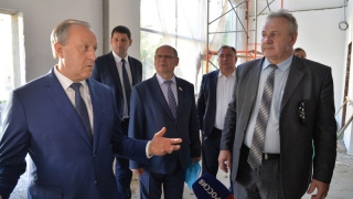 Валерий Радаев раскритиковал чиновников за темпы строительства бассейна СГУ