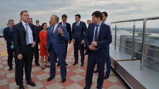 Первый вице-премьер РФ Игорь Шувалов в Саратове поднялся на высотку