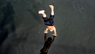 В Аткарске 19-летний парень сломал шею, купаясь в реке