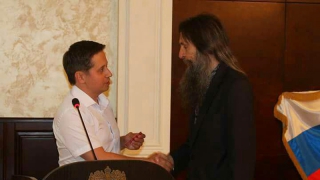 Руководителя ансамбля «Балаган» наградили в день увольнения директора филармонии Руководителя ансамбля «Балаган» наградили в день увольнения директора филармонии