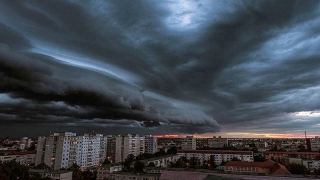 В Саратовской области ждут мощный дождь с градом и сильным ветром