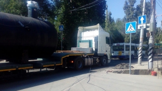 В Саратове тягач с цистерной остановил трамваи В Саратове тягач с цистерной остановил трамваи