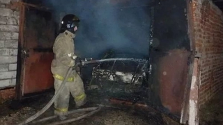 Автомобиль «Грейт Волл» сгорел вместе с гаражом Автомобиль «Грейт Волл» сгорел вместе с гаражом