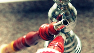 В Затоне полицейские задержали очередного курильщика кальяна В Затоне полицейские задержали очередного курильщика кальяна