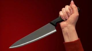 Женщина ранила пенсионера ножом в спину