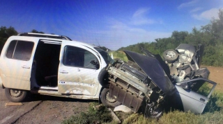 В автокатастрофе под Саратовом «ВАЗ-2110» свернуло винтом