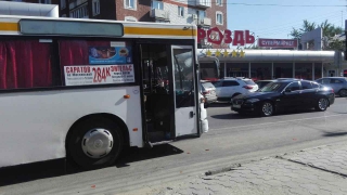 На Московской и Чернышевского автобус сбил двух несовершеннолетних