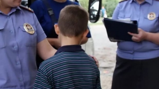 Полицейские поймали малолетнего вандала за осквернение памятника Полицейские поймали малолетнего вандала за осквернение памятника