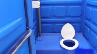 Омбудсмен Журик помогла жителям Вольска организовать туалет Омбудсмен Журик помогла жителям Вольска организовать туалет