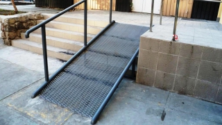 В Саратовском районе руководителей ДК заставили обустроить входы для инвалидов В Саратовском районе руководителей ДК заставили обустроить входы для инвалидов