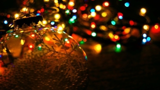 На новогоднюю иллюминацию саратовское правительство выделило почти миллион рублей На новогоднюю иллюминацию саратовское правительство выделило почти миллион рублей