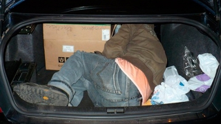 В Базарно-Карабулакском районе мужчину увезли в багажнике и избили В Базарно-Карабулакском районе мужчину увезли в багажнике и избили