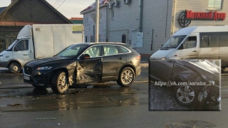 В ГИБДД назвали версии попавших в ДТП водителей «Ягуара» и «Киа» В ГИБДД назвали версии попавших в ДТП водителей «Ягуара» и «Киа»