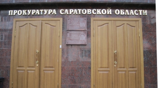 Возле саратовской прокуратуры автомобиль сбил женщину