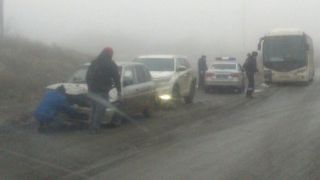 На выезде из Саратова в тумане случилось массовое ДТП с фурой