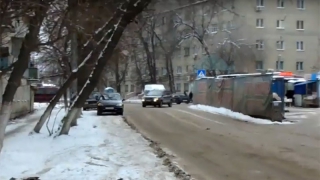 Саратовские чиновники пообещали разобраться с ведущим «в никуда» пешеходным переходом