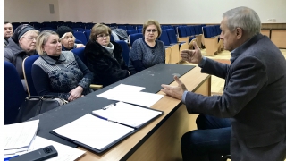 Депутат Госдумы Василий Максимов ответил на вопросы дольщиков проблемных домов