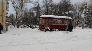 Тротуары в центре Саратова завалены снегом