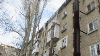 Крышу на Чапаева после падения сосульки на подростка пообещали почистить