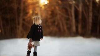 В Красном Куте 3-летняя девочка подкопала снег у калитки и ушла из дома