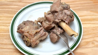 Балашовец погиб из-за застрявшего в горле куска мяса Балашовец погиб из-за застрявшего в горле куска мяса