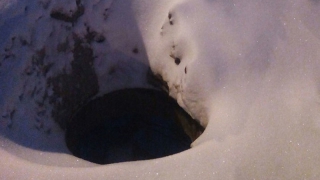 В Саратове на засыпанном снегом мосту нашли опасный люк
