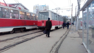 В центре Саратова из-за сломанного вагона встали трамваи двух маршрутов В центре Саратова из-за сломанного вагона встали трамваи двух маршрутов