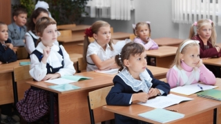 Чиновники саратовского минобраза опровергли сообщение об учебе детей в праздничные дни