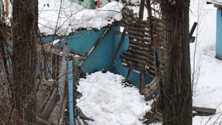 В детском саду Балакова под тяжестью снега рухнули веранды