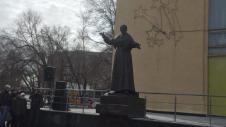 В Саратове с третьей попытки открыли памятник Лидии Руслановой
