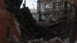 В руинах дома на Киевской почти сутки ищут человека