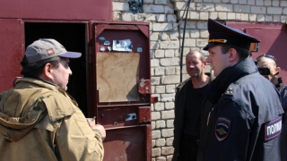 Владелец пункта приема чермета отказался говорить, кто сдает крышки от колодцев Владелец пункта приема чермета отказался говорить, кто сдает крышки от колодцев