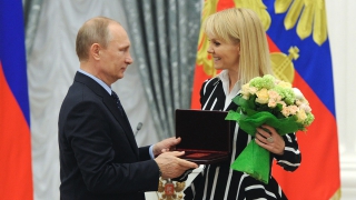 Владимир Путин поздравил певицу Валерию с юбилеем