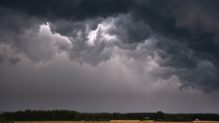 Саратовский Гидрометцентр предупреждает о надвигающейся буре с дождями и градом